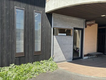 カルムヘアー(Calme hair)の写真/落ち着いた雰囲気の店内で、リラックスできるような癒し空間＊ゆったりとした時間が流れる贅沢なひと時を。
