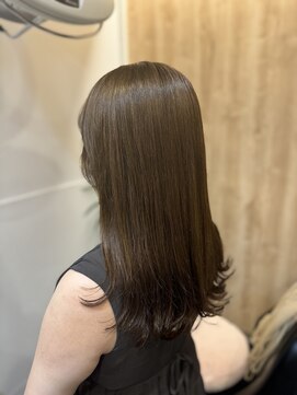 バドゥ(bud) グレージュ×ぱつっとストレート