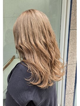 ワン ウェイブ(one wave) 柔らかミルクティーカラー