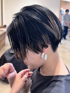 マキラ(MAKIRA) ショートボブ×裾カラー(パラパラブリーチ)