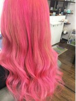 アンククロス 那覇店&nbsp;一際目立つピンクヘアー