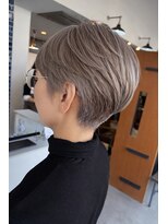 リドル ヘアー 駒生店(Riddle HAIR) 脱グレイカラー×すっきりショート|明るめ白髪ぼかしショート