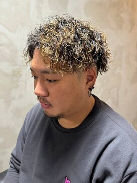 ディスイズバーバーサード(THIS IS BARBER 3rd) ツイストスパイラルパーマ　ツーブロック　メッシュカラー