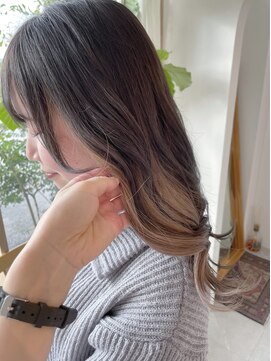 ゴカン(Gokan) 魅せたいインナーカラーを叶えるロングヘア