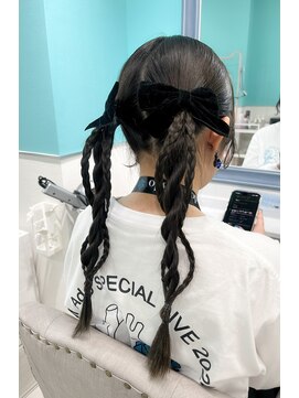 ドットハリス(.Hallis) みつあみツイン ヘアメ ヘアセット カラー