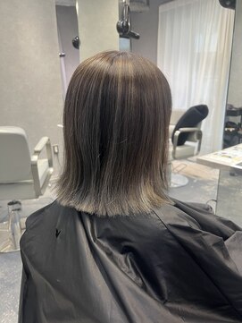 リラス 博多(rilas) ハイライト グレージュ ボブヘア グラデーションカラー