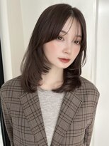 ローネス(LONESS)&nbsp;透明感のあるベージュカラーとワンカールで決まるレイヤーカット