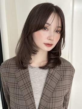 ローネス(LONESS) 透明感のあるベージュカラーとワンカールで決まるレイヤーカット