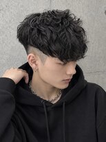 ヘッドストック(HEAD STOCK)&nbsp;スペインカールテーパーフェードバロックパーマフリンジカット