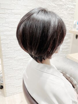 ミッシェル アフロート(michelle afloat) 10代20代30代40代50代60代Cカーブカットで360°キレイショート☆