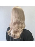 ブロンドカラーのミディアムレイヤー