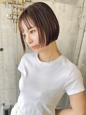 潜在的な魅力を『色香』として引き出しシルエットで旬の雰囲気を演出!360度どこから見ても美しいシルエット