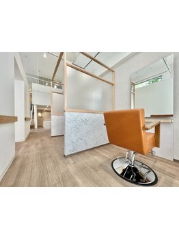 【丁寧なカウンセリング】解放感のある店内×個室で周りを気にせず、ゆったりとしたサロンタイムを…◇