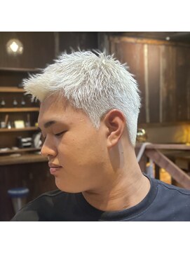 エルエー 近江八幡店(L.A) 店長【椛島】ホワイトカラー×ベリーショートスタイル