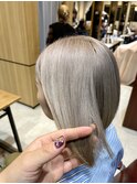 ホワイトベージュカラー