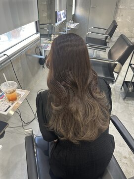 ラック(LUCK) レイヤーぱっつん前髪ステップボーンカットシルキー船橋/韓国