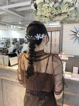 ルチア パリ(Luccica PARIS) タイトヘアアレンジ