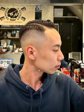 ビンゴ(BINGO) 2302黒髪ビジネスサイドパート刈り上げスキンフェードバーバー