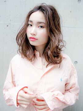 ルティア 池袋(Lutia) センター分け ナチュラルベージュ