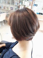 マニス(manis)&nbsp;前下がりショートマロンベージュ大人可愛い30代40代50代