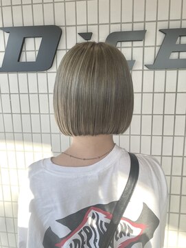 ダイス(Dice) オリーブベージュ×ミニボブ