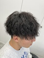 ラヴィズムバイフィフス(LUVISM by fifth)&nbsp;縦落ちツイストスパイラルパーマ刈り上げ万代新潟駅