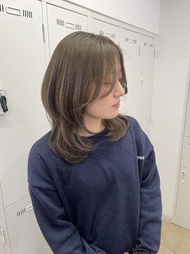 アッシュ 下北沢店(Ash) ベージュカラーのミディアムハイレイヤー