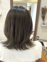 ヘアメイク リヴ(Hair Make Liv)&nbsp;外ハネミディアム×カーキアッシュ