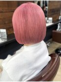 ピンクベージュ ショートボブ ハイトーン ケアブリーチ 美髪