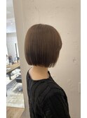 明るめグレージュ×ボブ