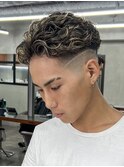 極道パーマホワイトメッシュフェード短髪メンズ髪型