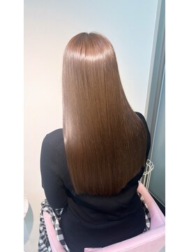 エラ(Ella) 透明感あるベージュカラー【入谷駅】