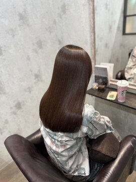 シシ 新宿(She 2.) 髪質改善/縮毛矯正/カラー/トリートメント/韓国/艶髪/艶感