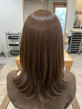 エヌアンドエー 草加店(N&A) 上品な艶感で魅せる軽やか外ハネレイヤーセミロング