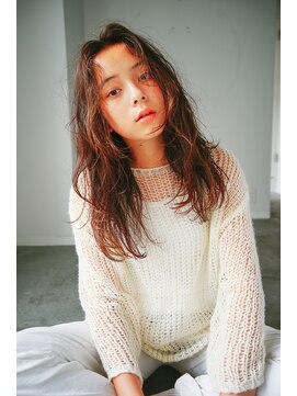 ルーム(Loom.) 癖毛を活かしてニュアンスカール【Loom./明治神宮前/原宿】