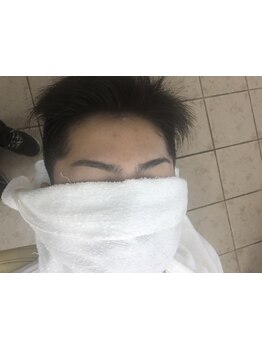 身だしなみを整えて”できる男”に！素顔で勝負するメンズだからこそ、顔回りのお手入れは入念に…！！