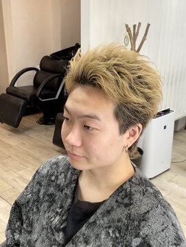 アイヴィー 池袋(IVY) ハイトーンの無造作スパイキーショート[メンズ/池袋東口駅前]