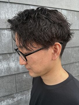 ヒュイル バイ ニアウ(Hwyl by Niau) メンズマッシュシャドウパーマスパイラルパーマニュアンスパーマ