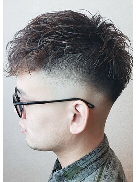 インアンドヤング(in&yang) フリンジパーマ×スキンフェード×ミントアッシュ