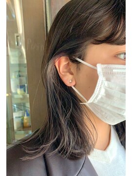 カゼ ダイカンヤマ Kaze DAIKANYAMA プラチナグレーのイヤリングカラー