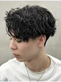 モテる波巻きスパイラルパーマメンズツーブロックセンターパート
