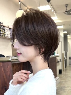 イル 大阪淀屋橋(i'll) ☆束感ハンサムショート　大人くびれショート　グレージュ