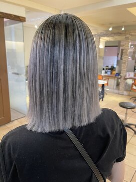 シェリー(Che'ri) バレイヤージュ×前下がりボブ