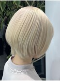 ふんわりショートボブ/抜きっぱなしブロンド