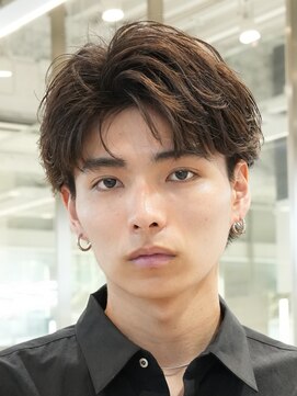 レタッチ バイ フィフス 天神大名(RETOUCH by fifth) 天神フェザーパーマセンターパートツイストスパイラルパーマ30代