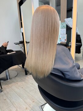 インク サカエ(inq sakae) 艶髪ミルクティーアッシュ