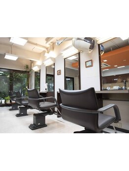 【北千住駅３分】ベテラン女性スタイリストに気軽に相談でき、熟練の技術と提案でお悩み解決◎