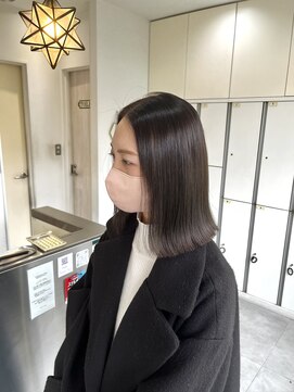 キキ(kiki by KENJE) 切りっぱなしボブ×縮毛矯正