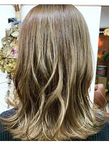 ナンバーエイト(number eight)&nbsp;透明感アッシュグレージュクセ毛風パーマ☆立体感褒められカラー