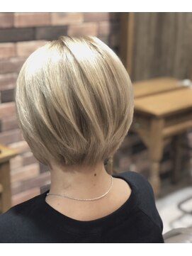 ホワイト 伊勢崎(WHITE) ブリーチ2回☆外国人風ホワイトベージュ☆